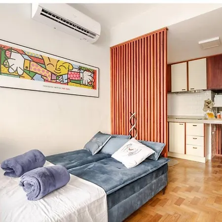 Studio Copacabana 222-3